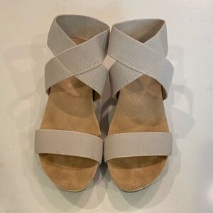 Women’s Elastic Crisscross Sandals — Light Beige